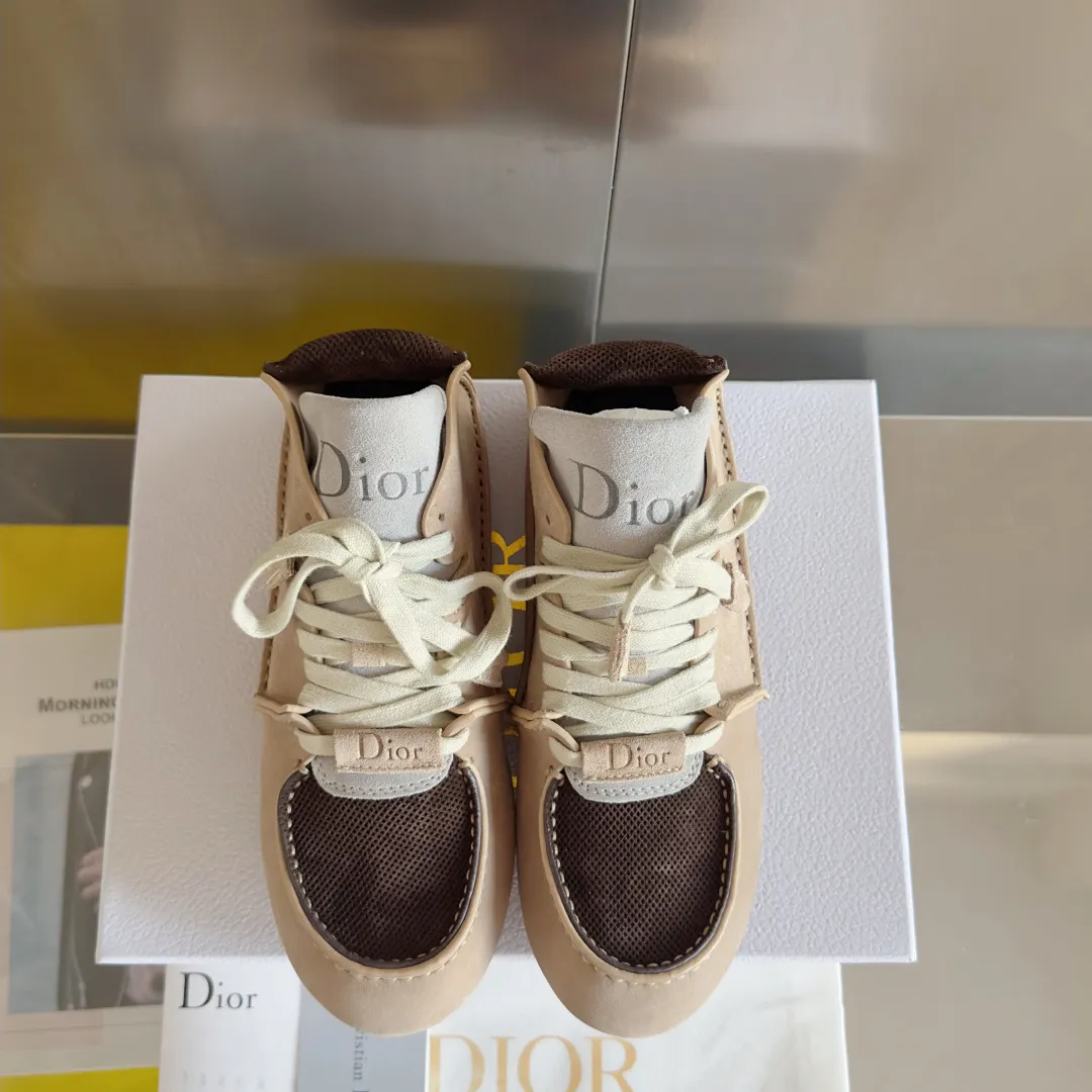 Men's shoes 💰680 Top version: Dior Roadie series catwalk couple style handmade casual sports shoes delivery counter exquisite packaging 🛍📦 ▪️Material: original custom imported first-layer cowhide ▪️Inner lining: original custom leather lining ▪️Sole: original molded anti-slip rubber material ▪️Sole thickness: 2CM ▪️Size: women's 35-40 / Men's 39-45